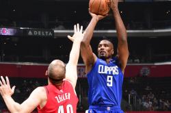 乐鱼电竞 -里程碑夜洛杉矶快船状态回暖，国王杯窗口期刷纪录，更衣室稳定，细节决定成败的简单介绍